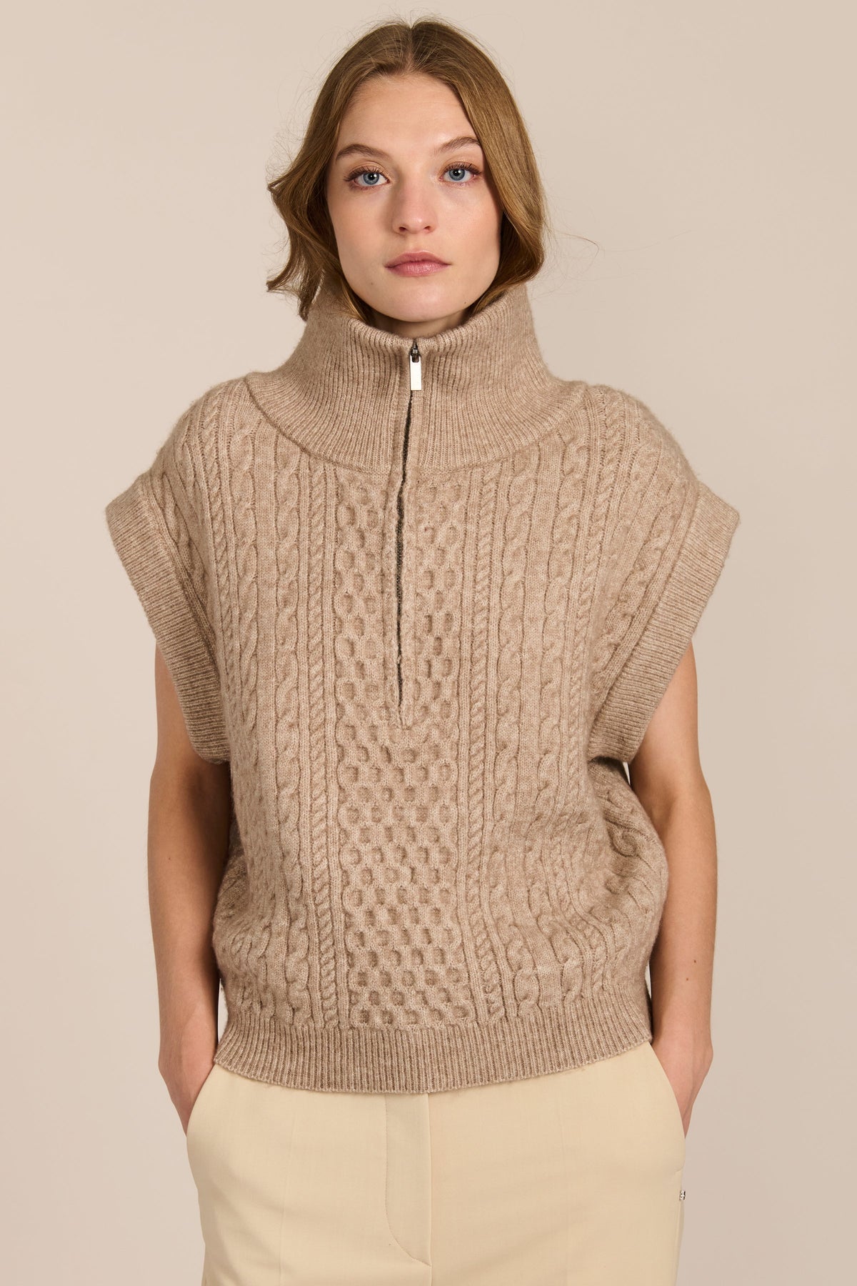 Cable Knit Jumper Vest with Quarter-Zip – Casual Layering, Stylish Comfort