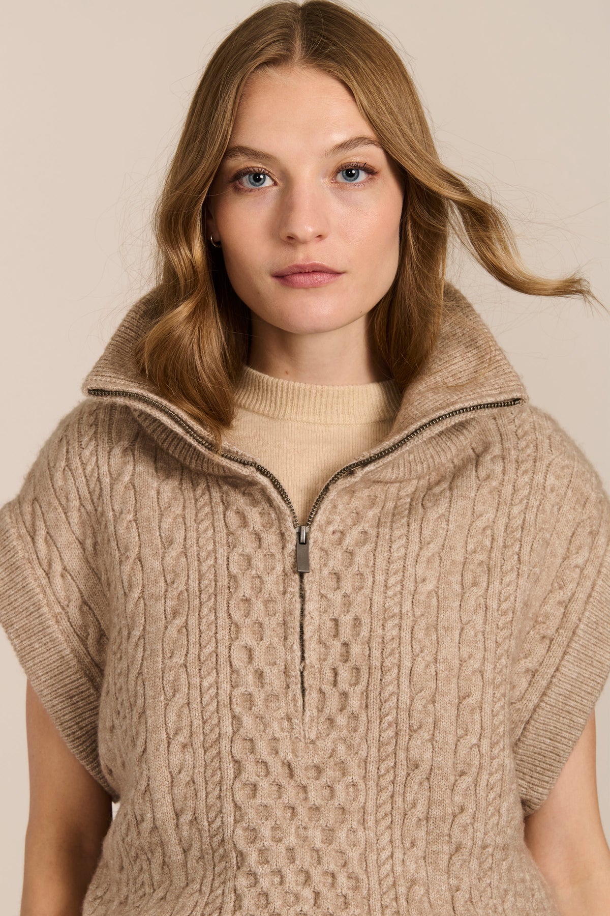 Cable Knit Jumper Vest with Quarter-Zip – Casual Layering, Stylish Comfort